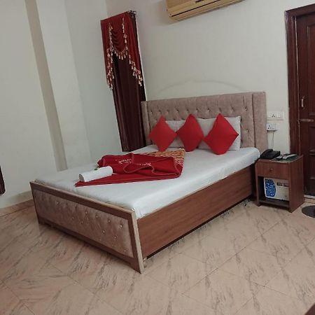Hotel Holiday Inn Paradise Chandīgarh Εξωτερικό φωτογραφία