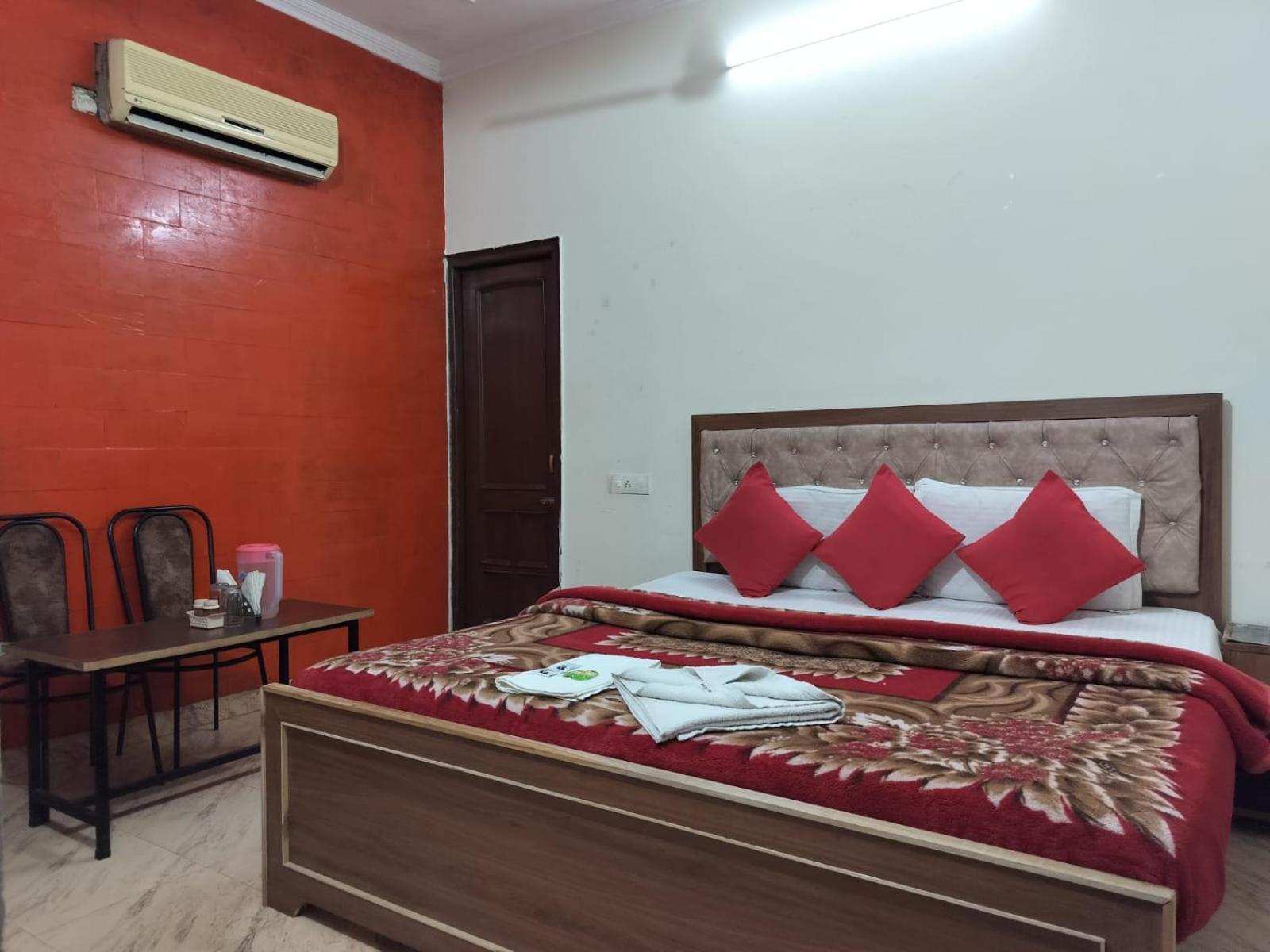 Hotel Holiday Inn Paradise Chandīgarh Εξωτερικό φωτογραφία