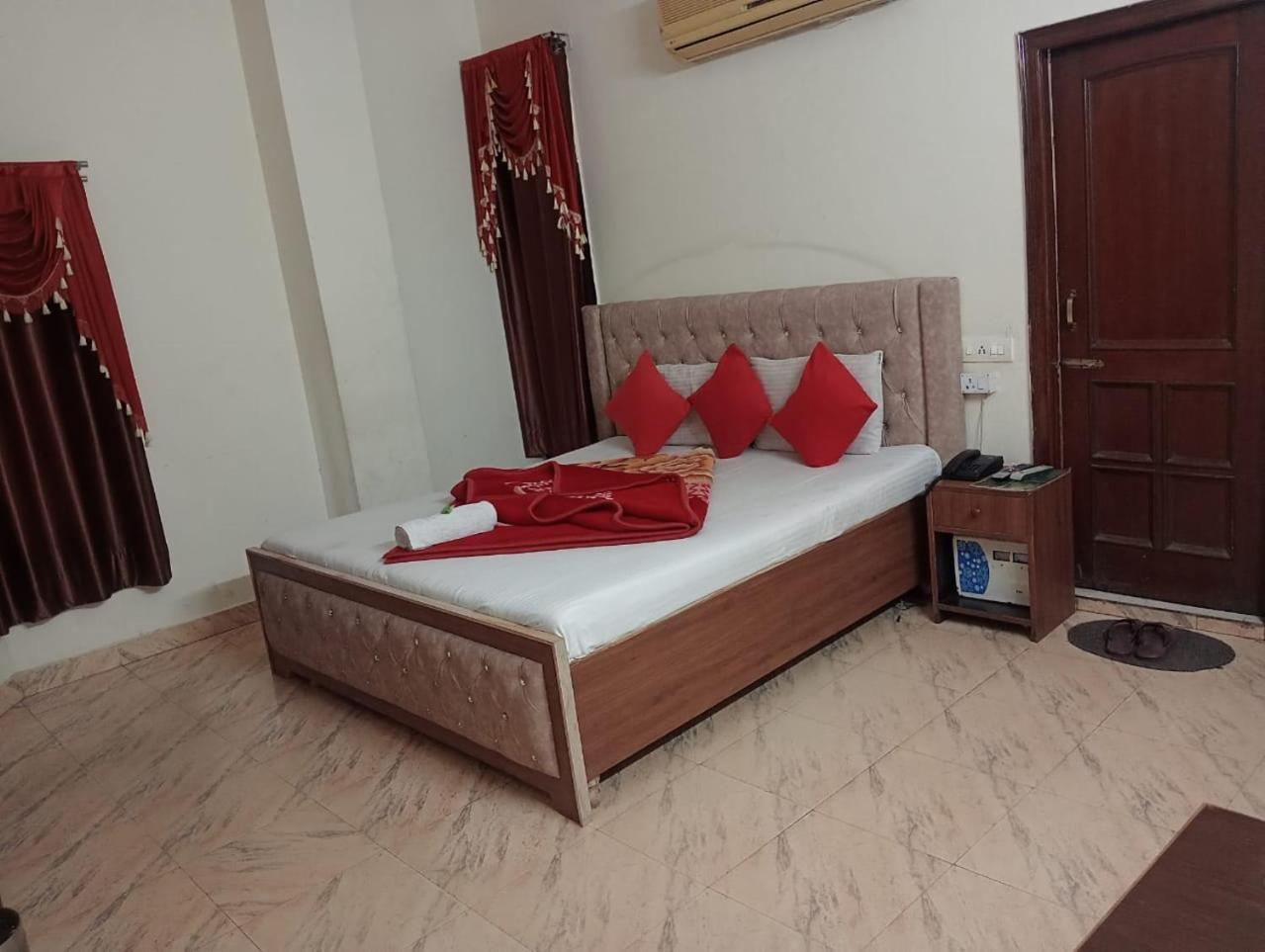 Hotel Holiday Inn Paradise Chandīgarh Εξωτερικό φωτογραφία